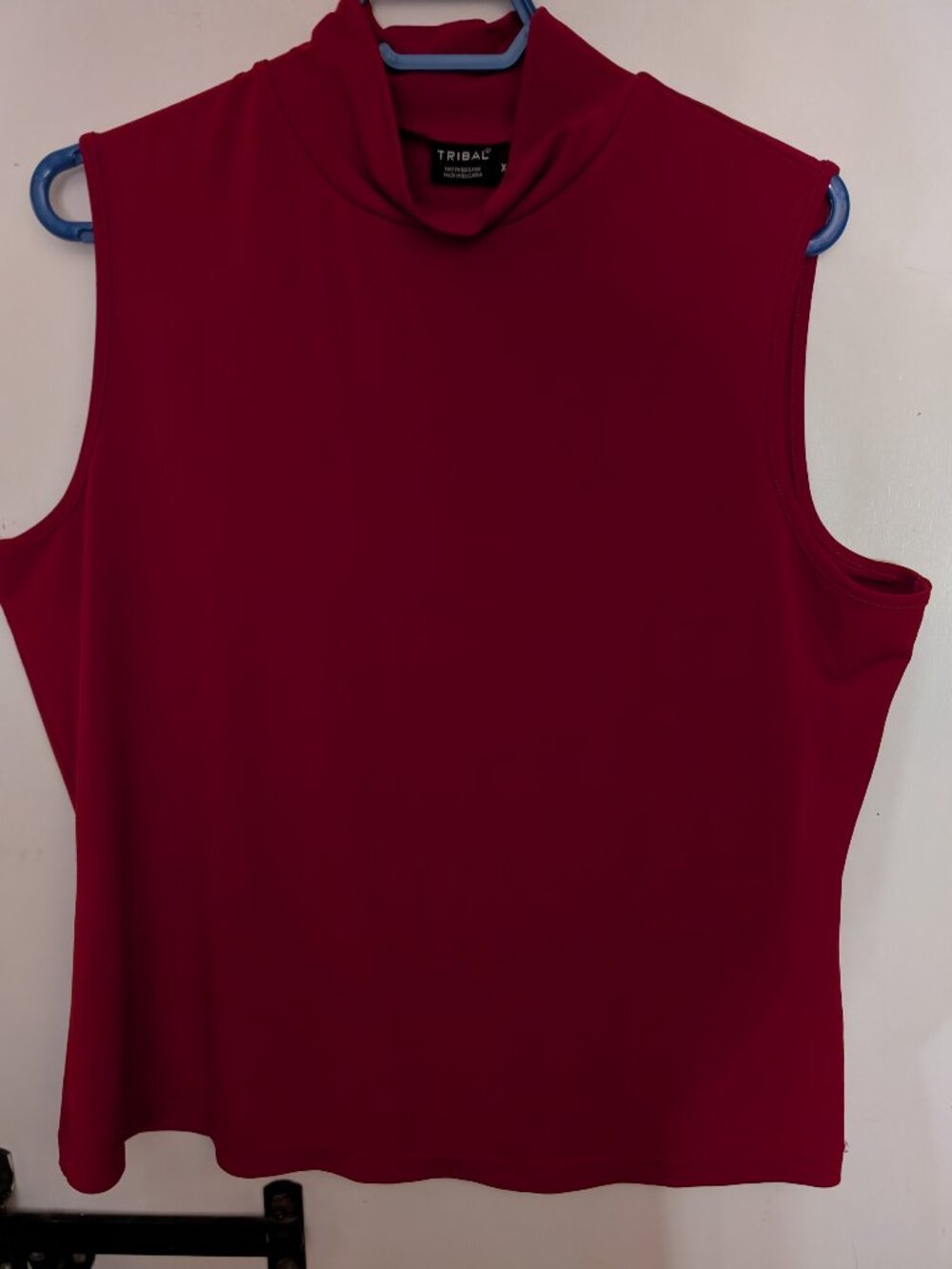 TRIBAL XL Red top sans manche avec petit col -EUC